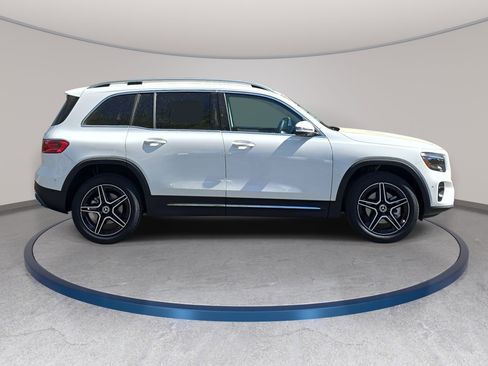 New 2026 Mercedes-Benz GLB 250 4MATIC image 4