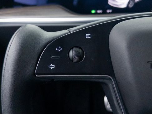 Used 2022 Tesla Model X image 18