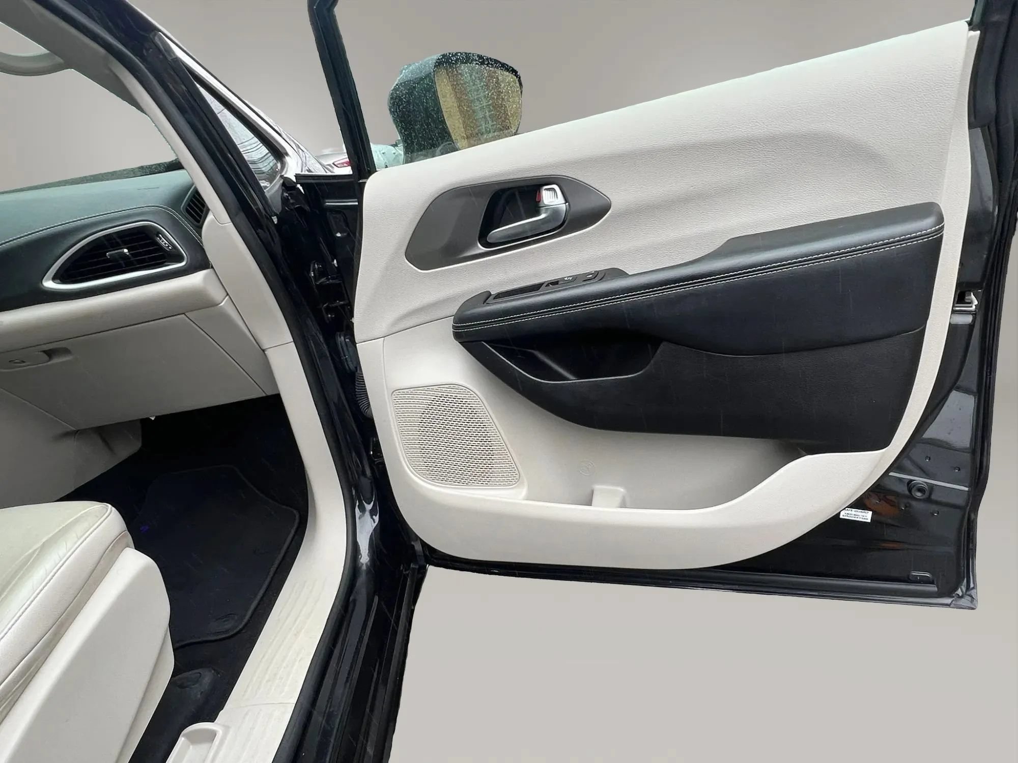 Used 2021 Chrysler Pacifica Touring-L w/ Uconnect Theater Family Group FWD image 29