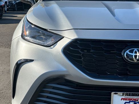Certified 2022 Toyota Highlander XSE image 48