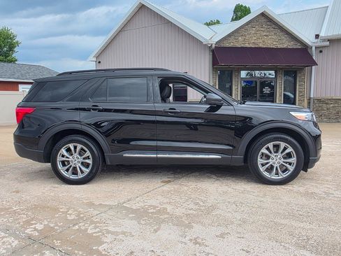 Used 2022 Ford Explorer XLT AWD/4WD image 24
