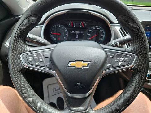 Used 2022 Chevrolet Malibu LT FWD image 15