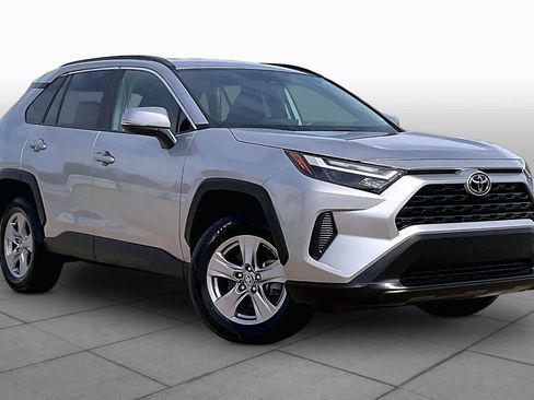 Used 2025 Toyota RAV4 XLE FWD image 3