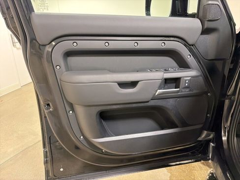 New 2026 Land Rover Defender 110 X-Dynamic SE image 9