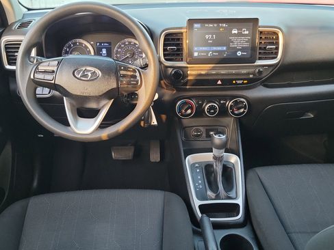 Certified 2020 Hyundai Venue SE image 8