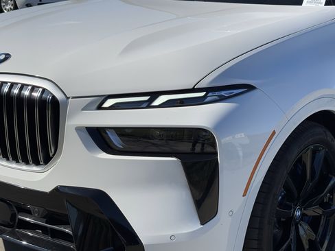 Certified 2025 BMW X7 xDrive40i w/ M Sport Package image 6