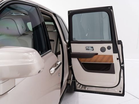 Certified 2019 Rolls-Royce Cullinan AWD/4WD image 21