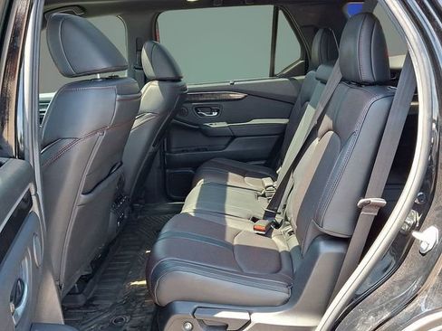 Used 2025 Honda Pilot Black Edition image 6