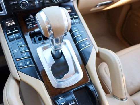 Used 2014 Porsche Cayenne image 48