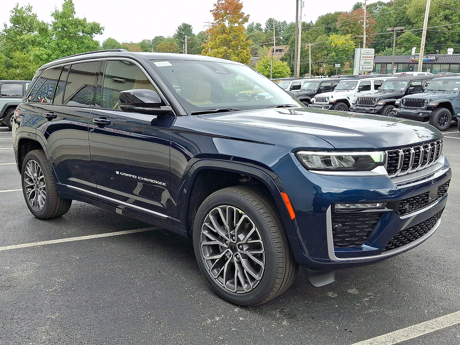 New 2027 Jeep Grand Cherokee Summit AWD/4WD image 2