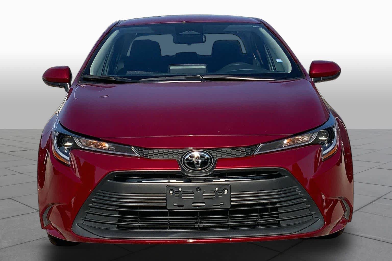 Used 2025 Toyota Corolla LE FWD image 4