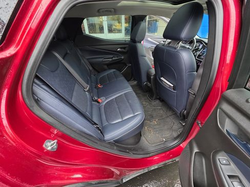 Used 2022 Chevrolet Bolt EUV Premier w/ Sun & Sound Package image 22