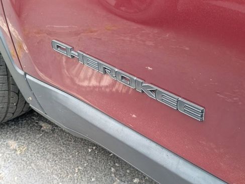 Used 2020 Jeep Cherokee Latitude Plus image 10