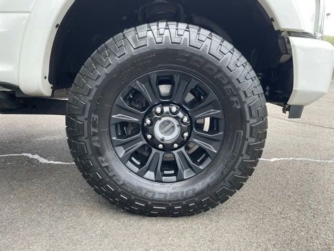 Used 2022 Ford F350 Platinum w/ Tremor Off-Road Package AWD/4WD image 35