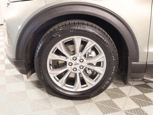 Used 2020 Ford Explorer XLT w/ Equipment Group 202A RWD image 18