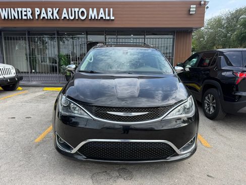 Used 2017 Chrysler Pacifica Limited w/ UConnect Theater Package FWD image 2