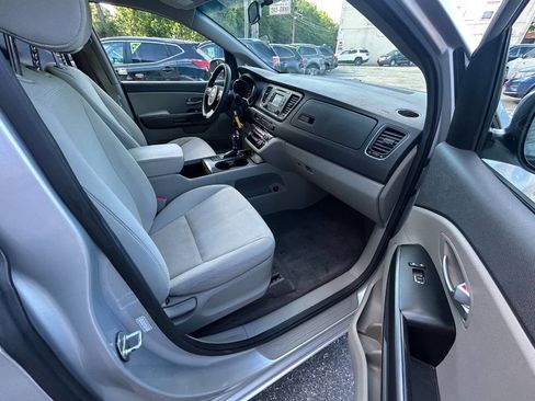 Used 2016 Kia Sedona LX w/ Option Group 020 FWD image 10