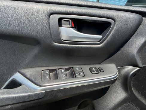Used 2016 Toyota Camry SE FWD image 25