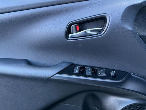 Used 2017 Toyota Prius Prime Premium image 12