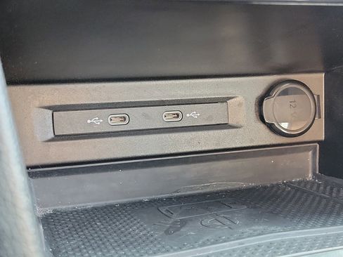 Used 2022 Volkswagen Tiguan SE R-Line image 29