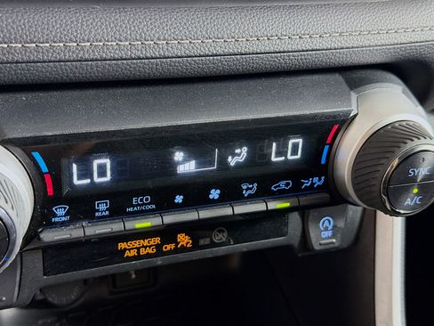 Used 2022 Toyota RAV4 XLE w/ Convenience Package FWD image 23