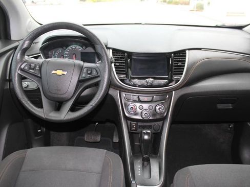Used 2022 Chevrolet Trax LS w/ Tint and Cruise Package FWD image 15