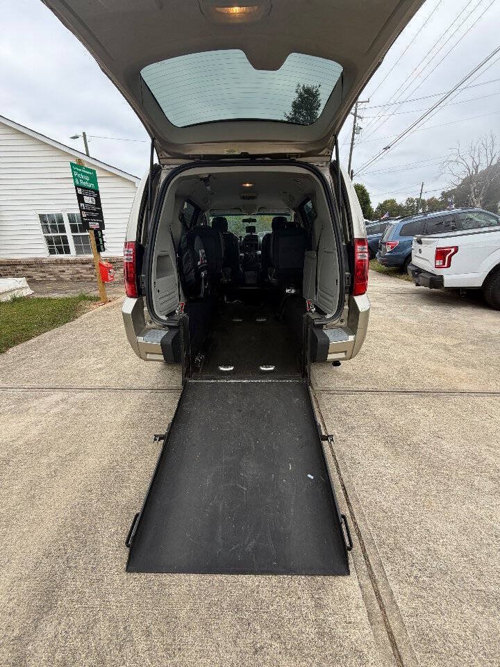 Used 2009 Dodge Grand Caravan SE FWD image 1