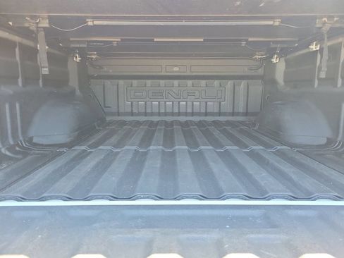 Used 2022 GMC Canyon Denali RWD image 9