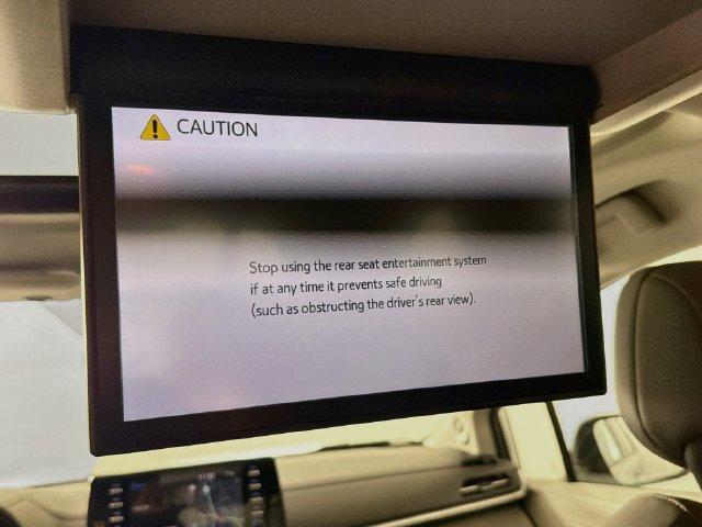 Used 2022 Toyota Sienna XLE w/ XLE Plus Package FWD image 34