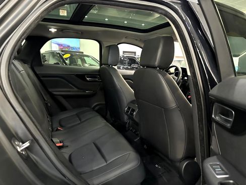 Used 2017 Jaguar F-PACE Premium image 24