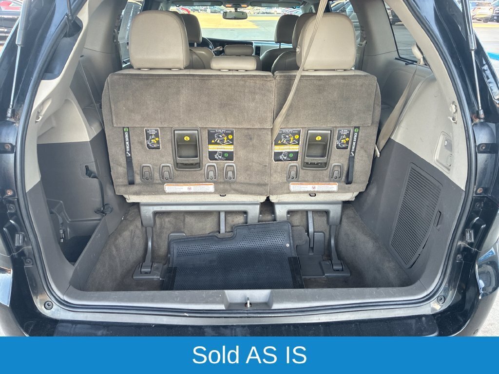 Used 2015 Toyota Sienna XLE w/ XLE Navigation Package FWD image 25