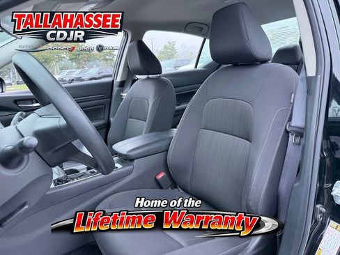 Used 2025 Nissan Altima 2.5 SV FWD image 12