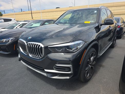Certified 2023 BMW X5 sDrive40i w/ Premium Package RWD image 3