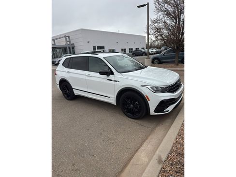 Used 2022 Volkswagen Tiguan SE R-Line image 8