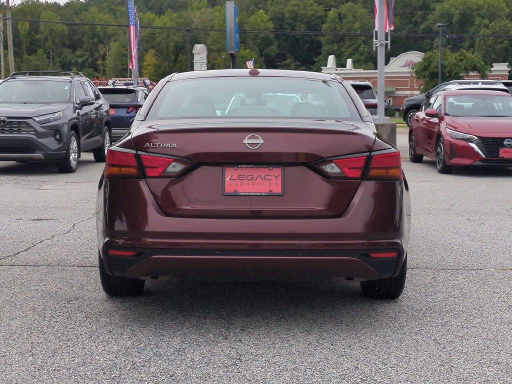 Used 2025 Nissan Altima 2.5 SV FWD image 4