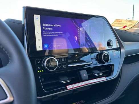 Used 2025 Toyota Highlander Platinum image 19