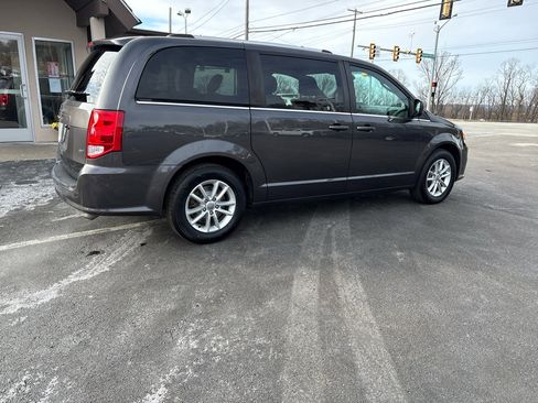 Used 2020 Dodge Grand Caravan SXT image 5