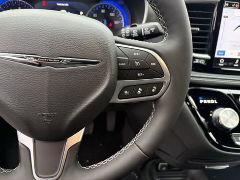 New 2026 Chrysler Pacifica Select image 16