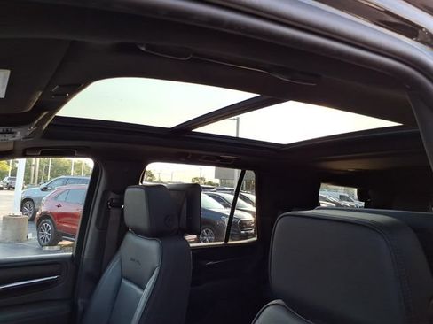 Used 2024 GMC Yukon Denali w/ Denali Reserve Package AWD/4WD image 15