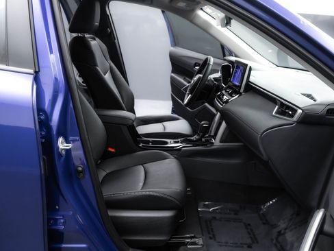 Used 2024 Toyota Corolla Cross XLE image 37