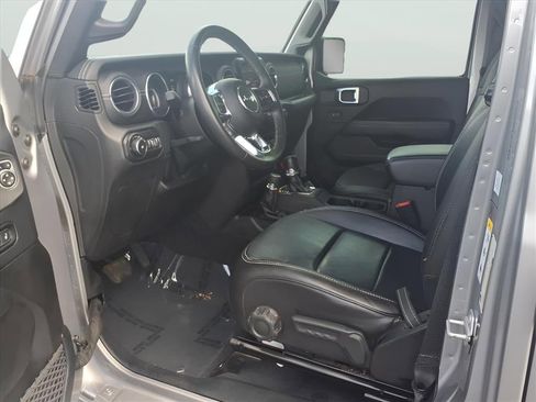 Used 2018 Jeep Wrangler Unlimited Sahara image 13