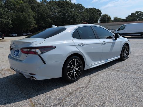 Used 2023 Toyota Camry SE FWD image 3