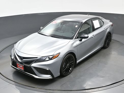 Used 2024 Toyota Camry XSE w/ Navigation Package image 39