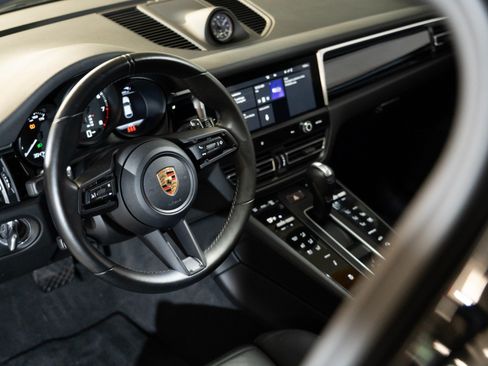 Certified 2023 Porsche Macan AWD/4WD image 22