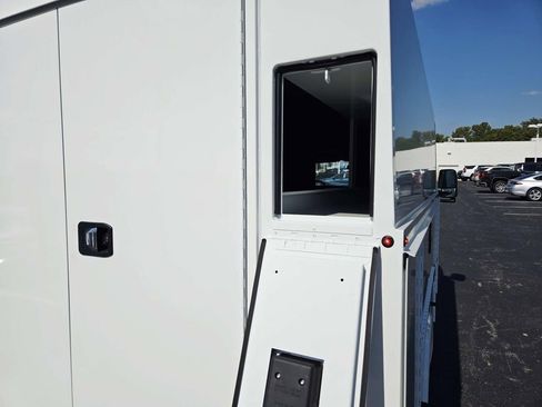 New 2025 GMC Savana 3500 w/ Power Convenience Package RWD image 17