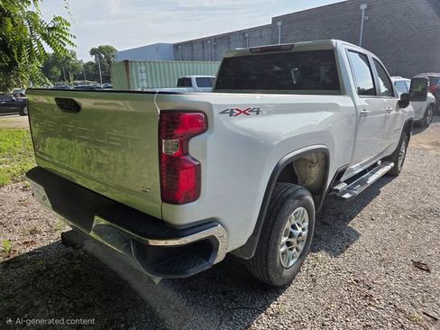 Used 2025 Chevrolet Silverado 2500 LT w/ Convenience Package AWD/4WD image 5