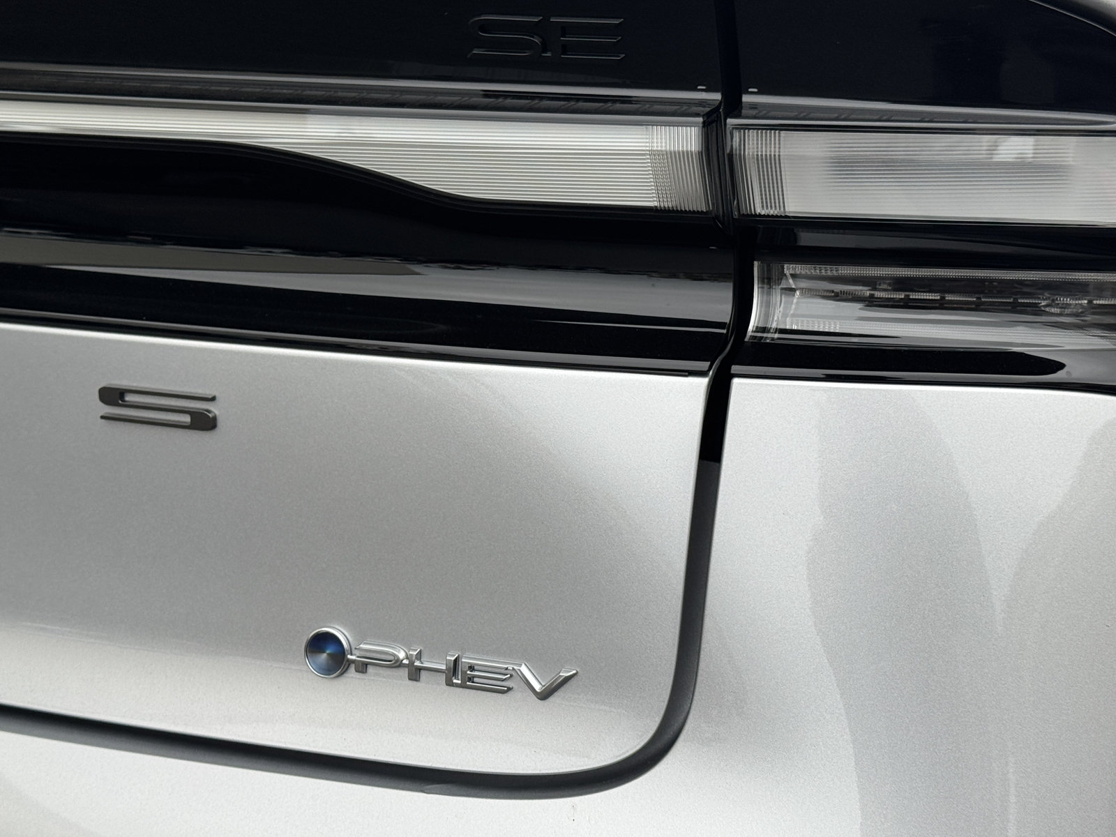 New 2027 Toyota Prius Plug-In Hybrid FWD image 14