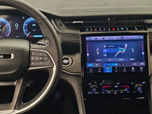 New 2025 Jeep Grand Cherokee Limited image 21