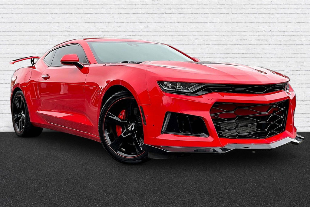 Used 2021 Chevrolet Camaro SS RWD image 3