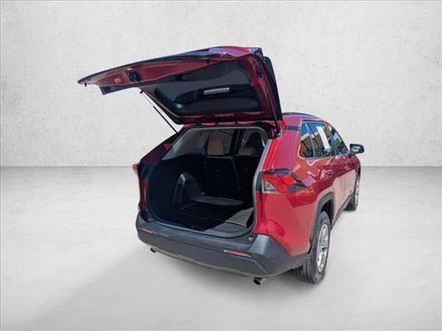 Used 2021 Toyota RAV4 LE AWD/4WD image 24